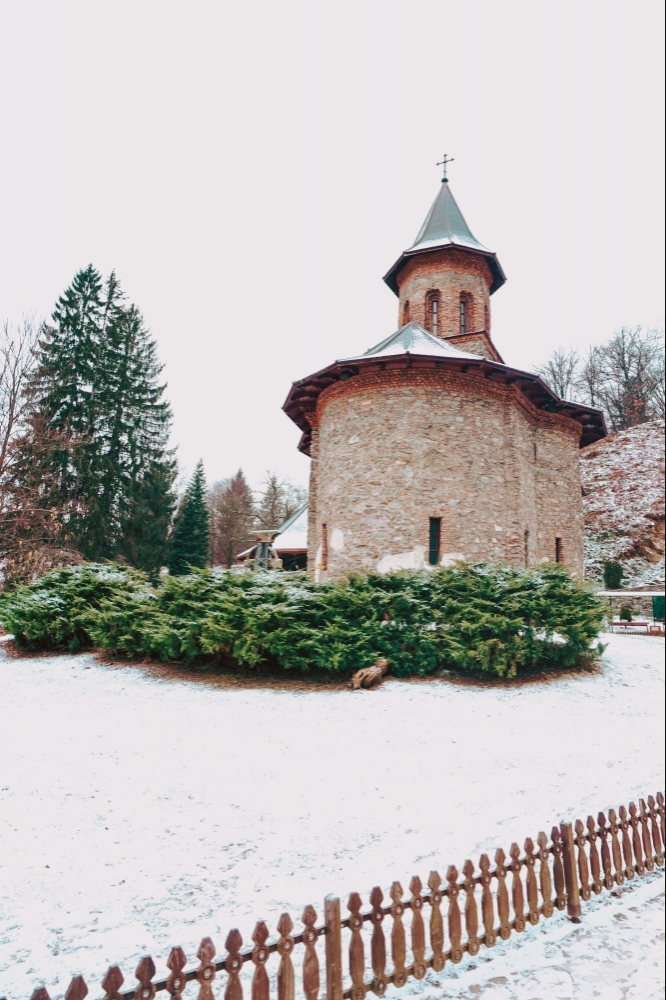 Manastirea Prislop Iarna