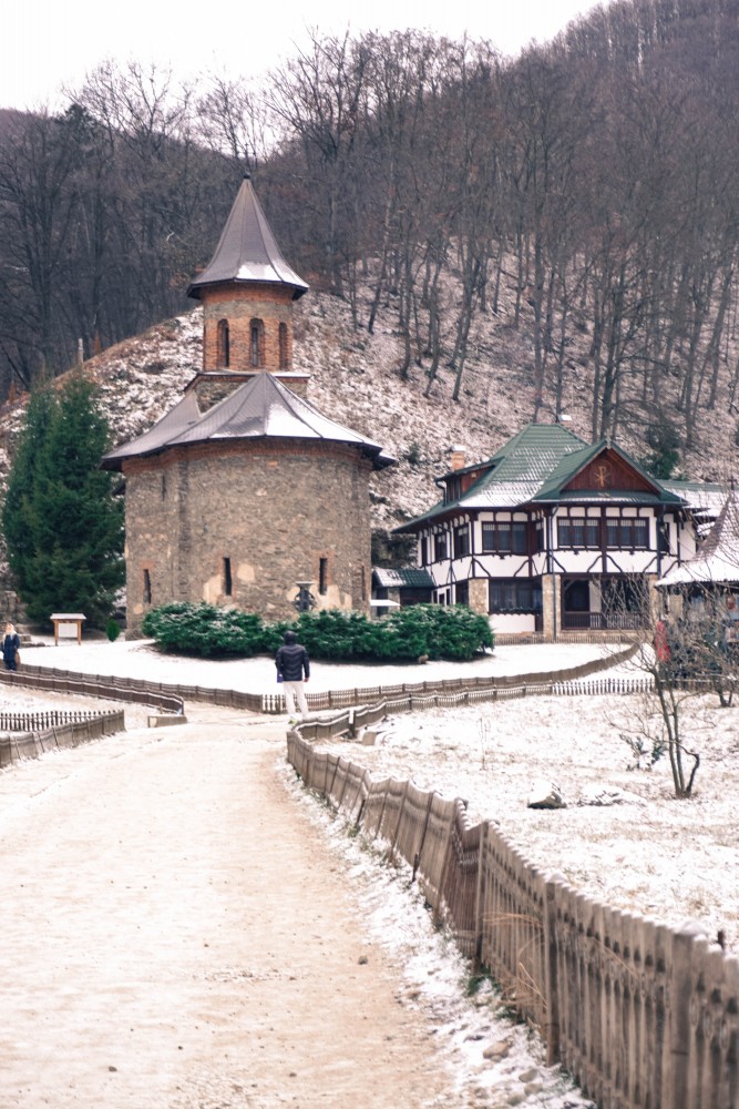 Iarna Manastirea Prislop