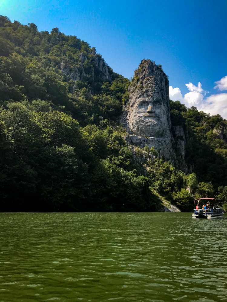 Chipul Decebal Cazare