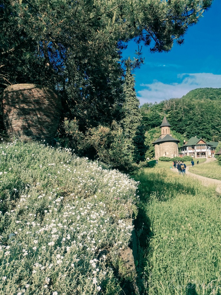 Manastire Prislop Arsenie Boca